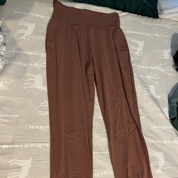 Athleta Pants - Athleta salutation jogger